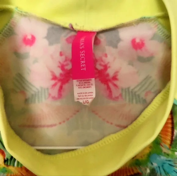 EUC Victoria's Secret bikini top-size Large - Picture 3 of 3
